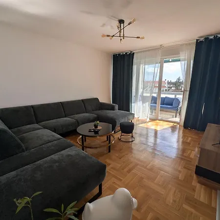 Freya Apartment *